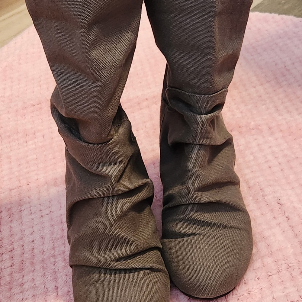 Shoes - Picture 4 of 10